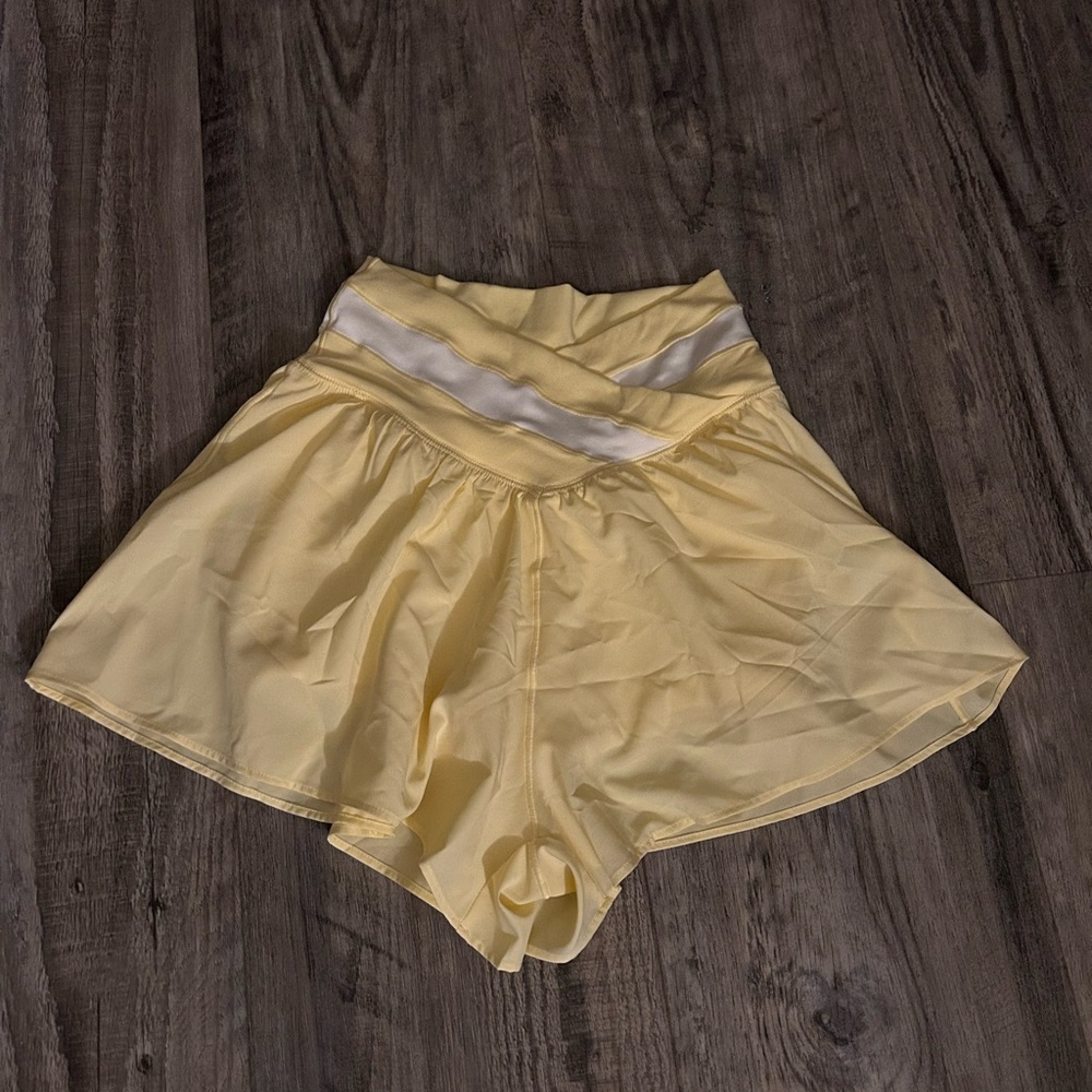 Aerie Light Yellow Women's Athletic Shorts